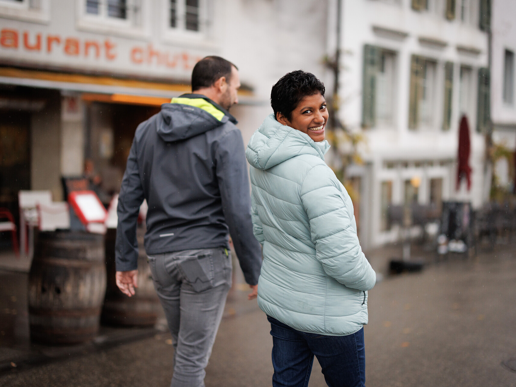 Patientin Lisa Walker schlendert durch Solothurn.
