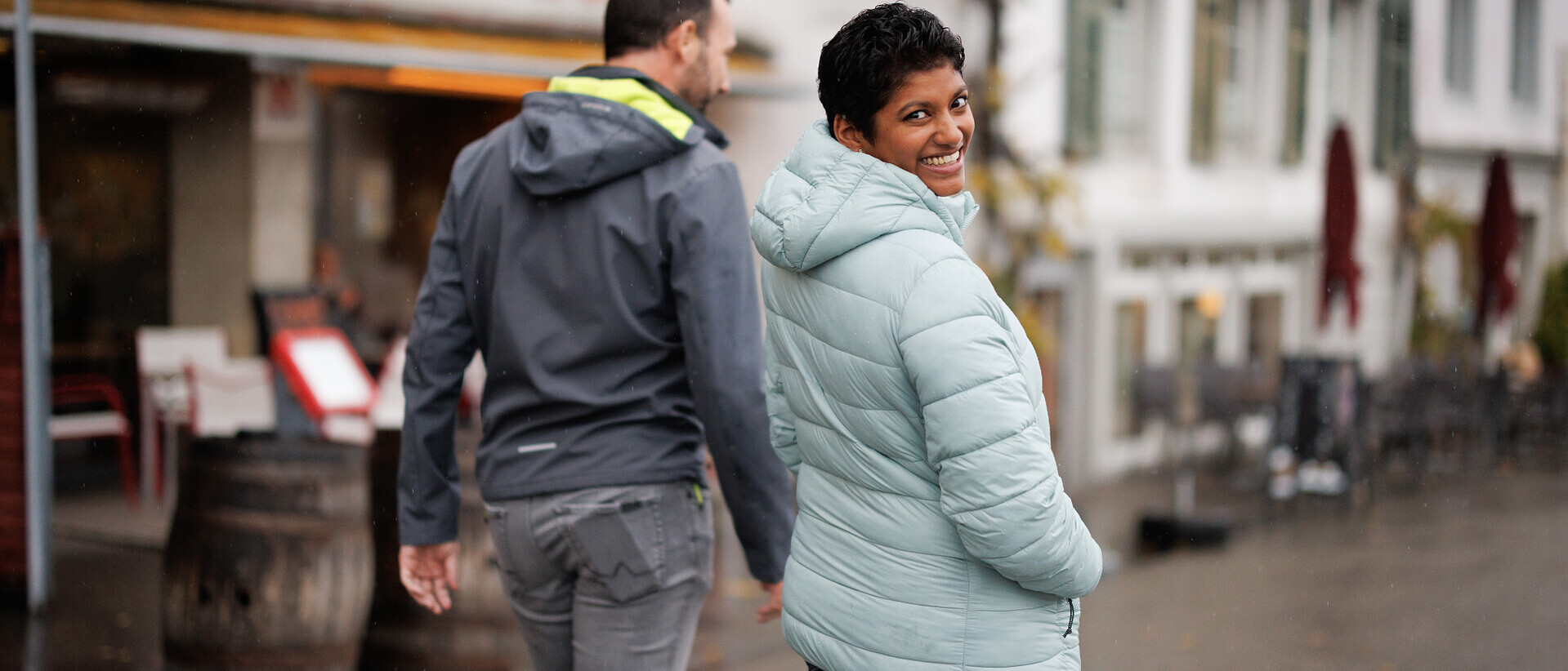 Patientin Lisa Walker schlendert durch Solothurn.