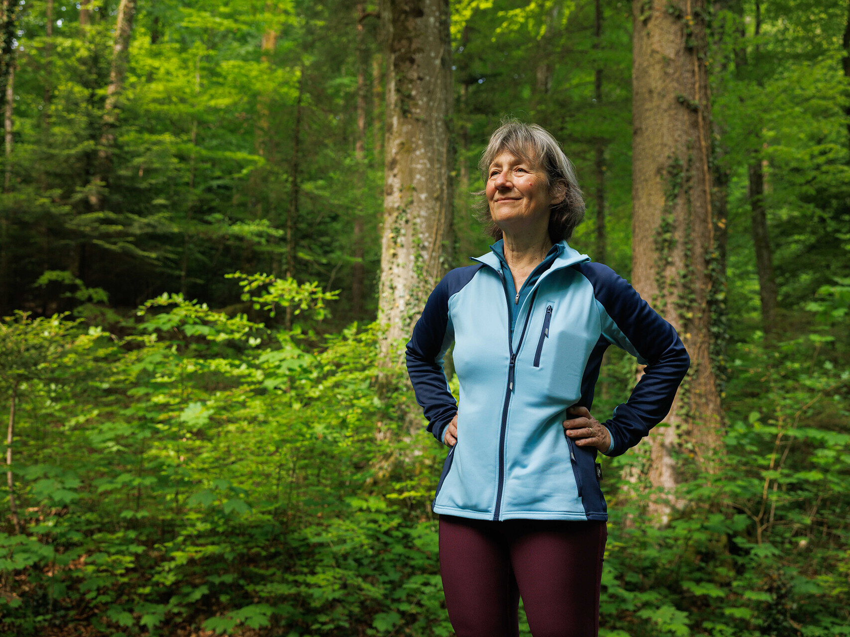 Bild im Wald mit einer Patientin.