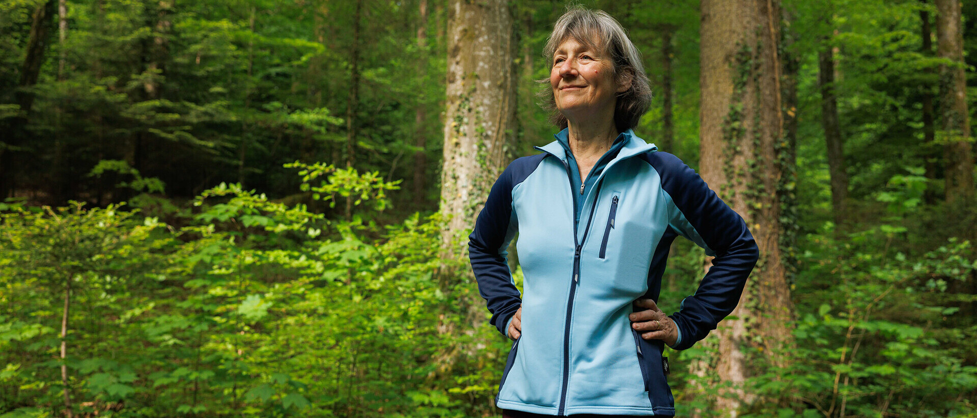 Bild im Wald mit einer Patientin.