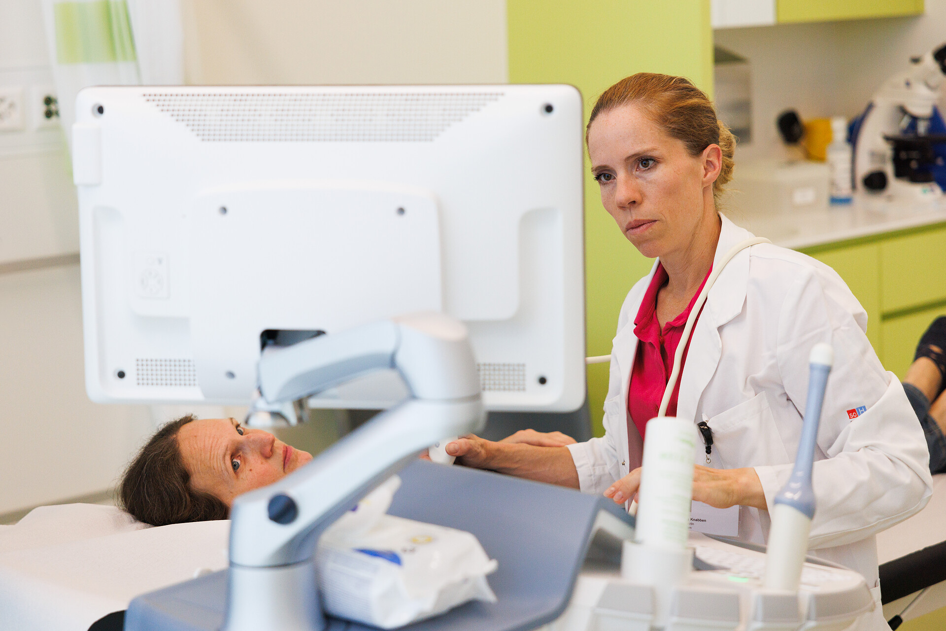 Untersuchung einer Brust am Brustzentrum.